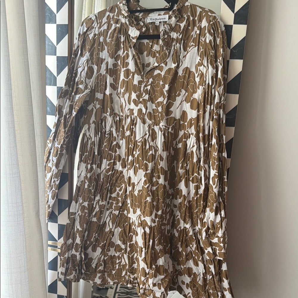 En Saison Brown & White Floral Long-Sleeve Tunic Top